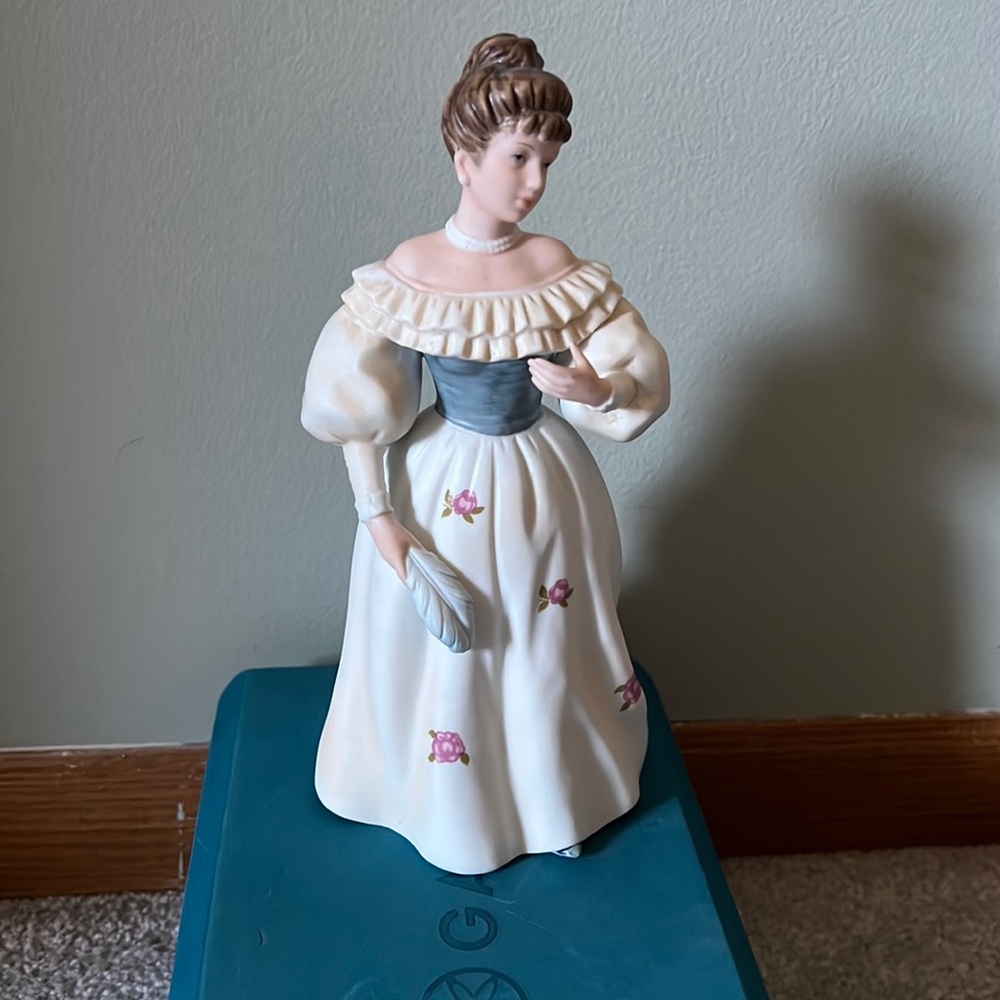 Homco Victorian porcelain lady with feather